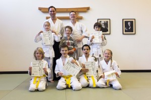 Alle kinderen geslaagd voor examens aikido.